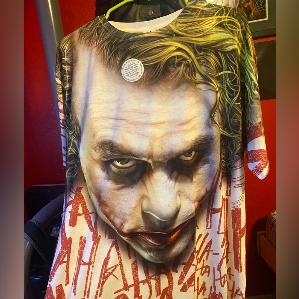 size XL dead stock vintage “the dark night” Heath Ledger Joker all over tee
